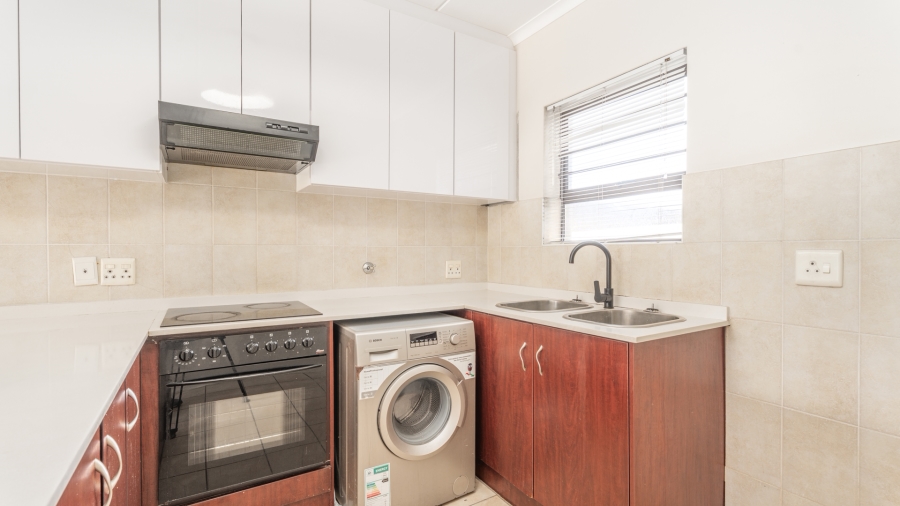 To Let 2 Bedroom Property for Rent in Vredekloof East Western Cape